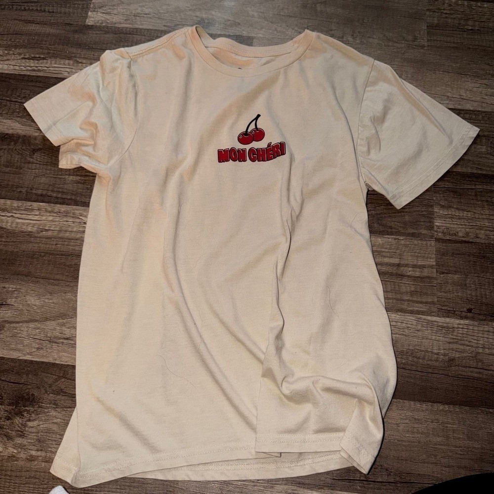 Of Mind Mon Cheri Cherry Graphic T-Shirt Creamβ Short Sleeve Small